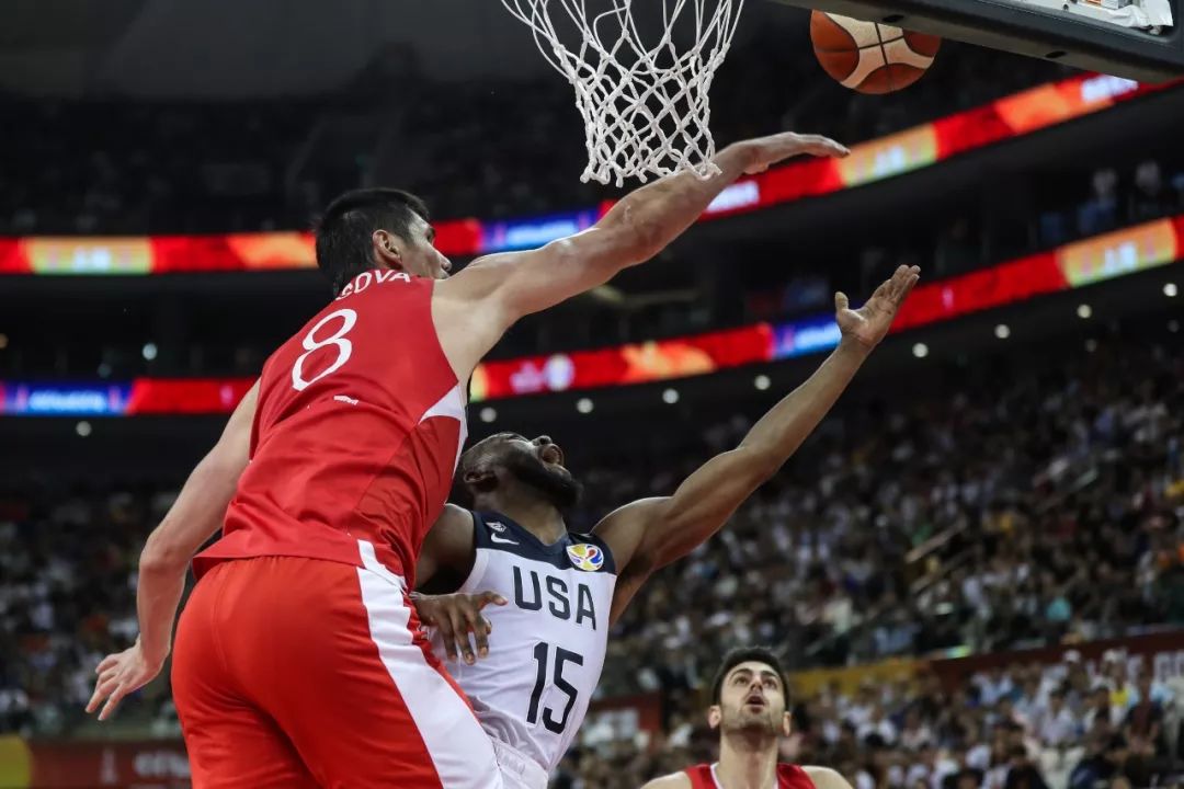 集结日法国杯焦点战,布莱顿防线松动,赛场秩序良好,资深球员宣示担当的简单介绍 集结日法国杯焦点战,布莱顿防线松动,赛场秩序良好,资深球员宣示担当的简单介绍