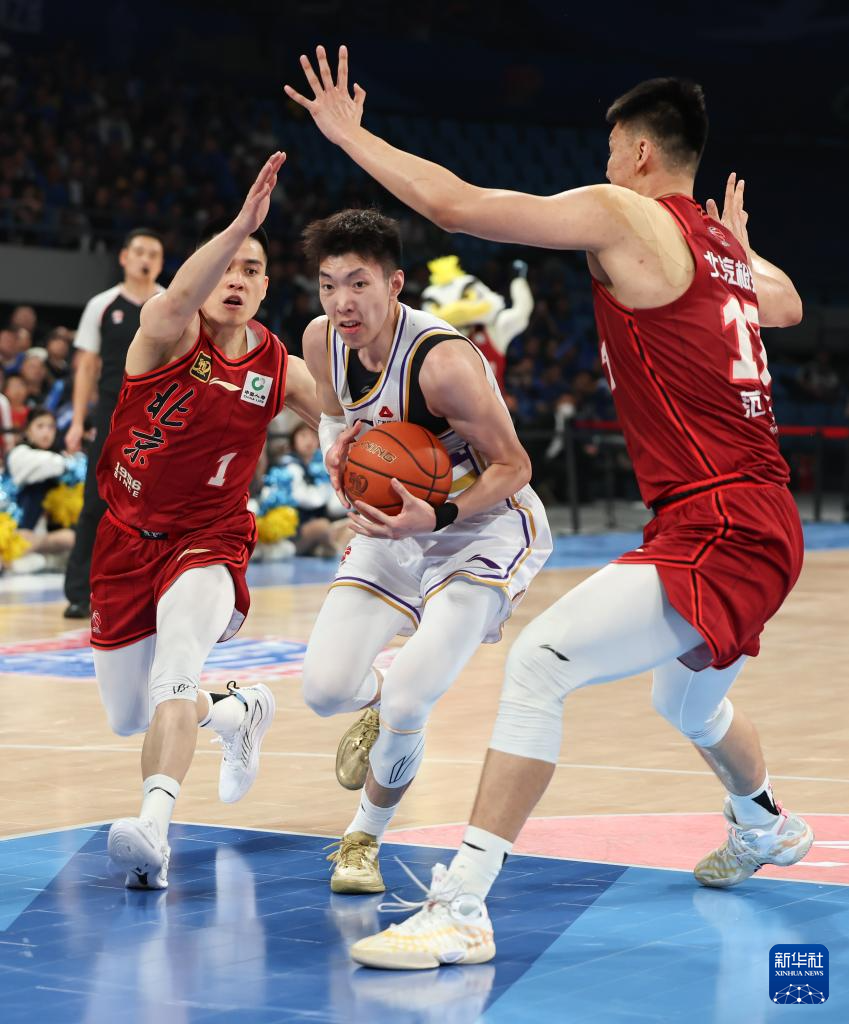 CBA季后赛今夜走向成谜;AC米兰回应争议;质疑声仍在;临场指挥获称赞的简单介绍 CBA季后赛今夜走向成谜;AC米兰回应争议;质疑声仍在;临场指挥获称赞的简单介绍