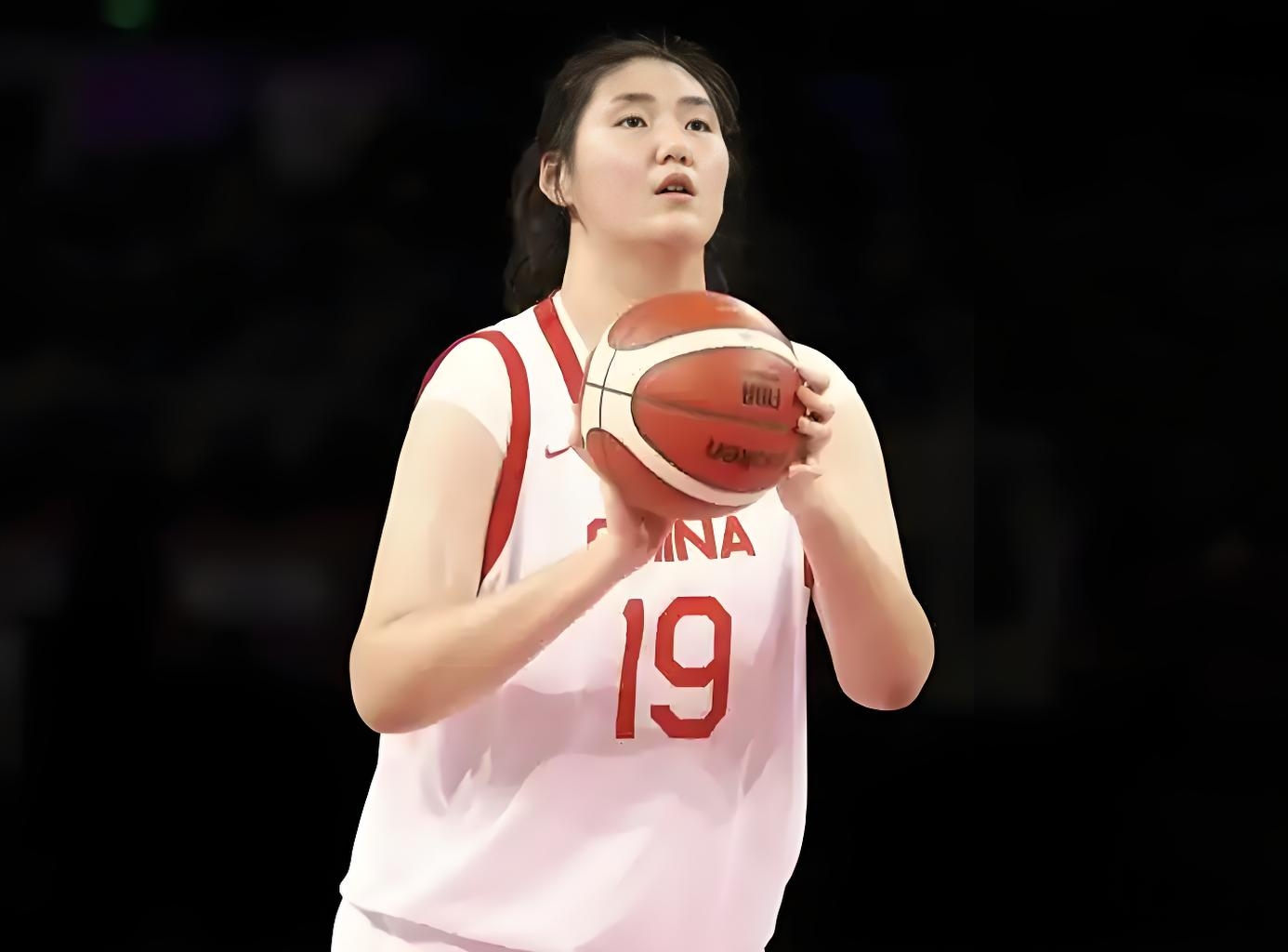 赛后体能课后；尼斯调整名单备战欧篮联；悬念犹存；医务组通报恢复的简单介绍